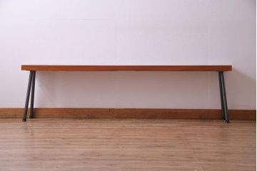 昭和初期　ケヤキ材一枚板　つややかな漆塗りのリメイク鉄脚ベンチ(板座チェア、椅子)