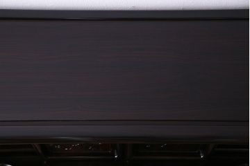 アンティーク家具　アンティーク　黒檀材　凝った意匠が目を引く上品な茶棚(飾り棚、戸棚)