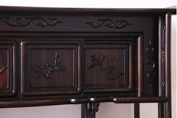 アンティーク家具　アンティーク　黒檀材　凝った意匠が目を引く上品な茶棚(飾り棚、戸棚)