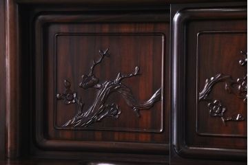 アンティーク家具　アンティーク　黒檀材　凝った意匠が目を引く上品な茶棚(飾り棚、戸棚)
