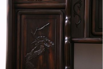 アンティーク家具　アンティーク　黒檀材　凝った意匠が目を引く上品な茶棚(飾り棚、戸棚)