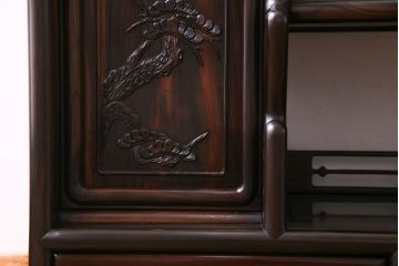 アンティーク家具　アンティーク　黒檀材　凝った意匠が目を引く上品な茶棚(飾り棚、戸棚)