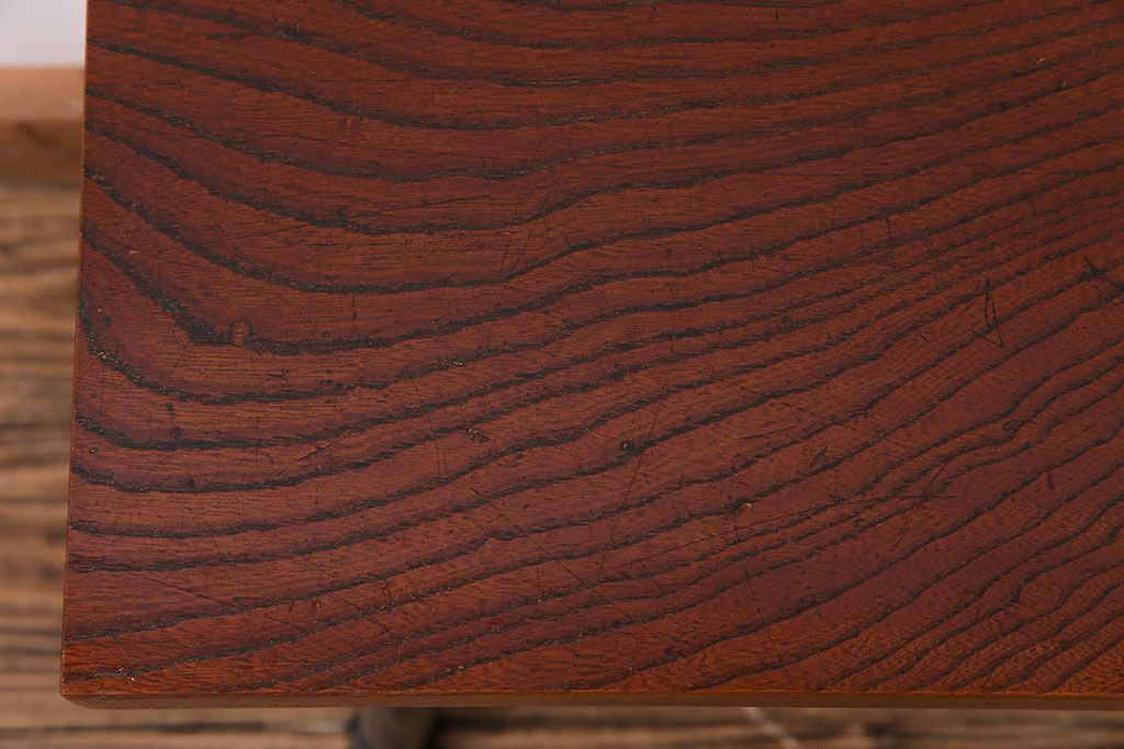 アンティーク家具　昭和中期　漆塗り　くっきりとした木目が美しいケヤキ材一枚板の鉄脚ベンチ(板座チェア、飾り台)