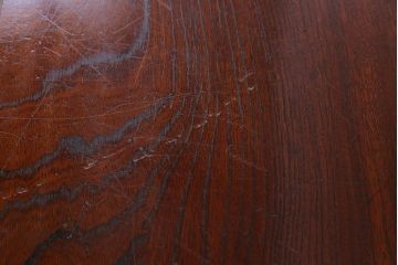 アンティーク家具　昭和中期　漆塗り　くっきりとした木目が美しいケヤキ材一枚板の鉄脚ベンチ(板座チェア、飾り台)