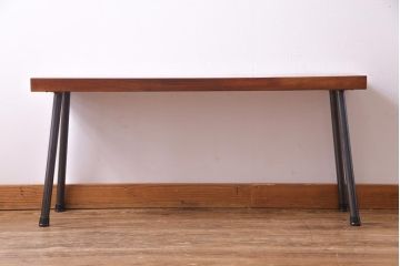 アンティーク家具　昭和中期　漆塗り　くっきりとした木目が美しいケヤキ材一枚板の鉄脚ベンチ(板座チェア、飾り台)(1)