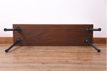 アンティーク家具　昭和中期　漆塗り　くっきりとした木目が美しいケヤキ材一枚板の鉄脚ベンチ(板座チェア、飾り台)(1)