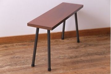 アンティーク雑貨　昭和中期　漆塗り　くっきりとした木目が美しいケヤキ材一枚板の鉄脚ベンチ(板座チェア、飾り台)(2)