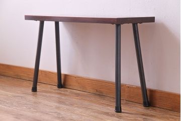 アンティーク雑貨　昭和中期　漆塗り　くっきりとした木目が美しいケヤキ材一枚板の鉄脚ベンチ(板座チェア、飾り台)(2)