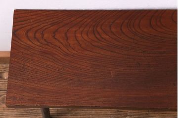 アンティーク雑貨　昭和中期　漆塗り　くっきりとした木目が美しいケヤキ材一枚板の鉄脚ベンチ(板座チェア、飾り台)(2)