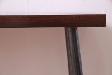 アンティーク雑貨　昭和中期　漆塗り　くっきりとした木目が美しいケヤキ材一枚板の鉄脚ベンチ(板座チェア、飾り台)(2)