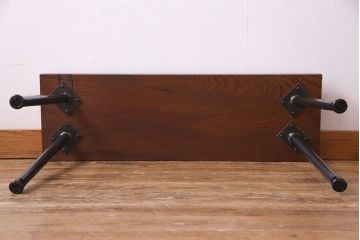 アンティーク雑貨　昭和中期　漆塗り　くっきりとした木目が美しいケヤキ材一枚板の鉄脚ベンチ(板座チェア、飾り台)(2)