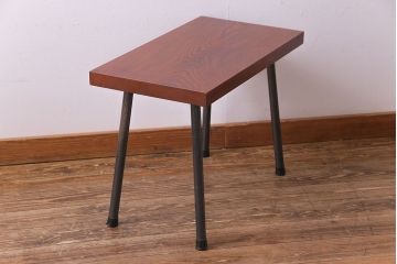 アンティーク雑貨　昭和中期　漆塗り　くっきりとした木目のケヤキ材を使った鉄脚スツール(ベンチ、板座チェア、飾り台)