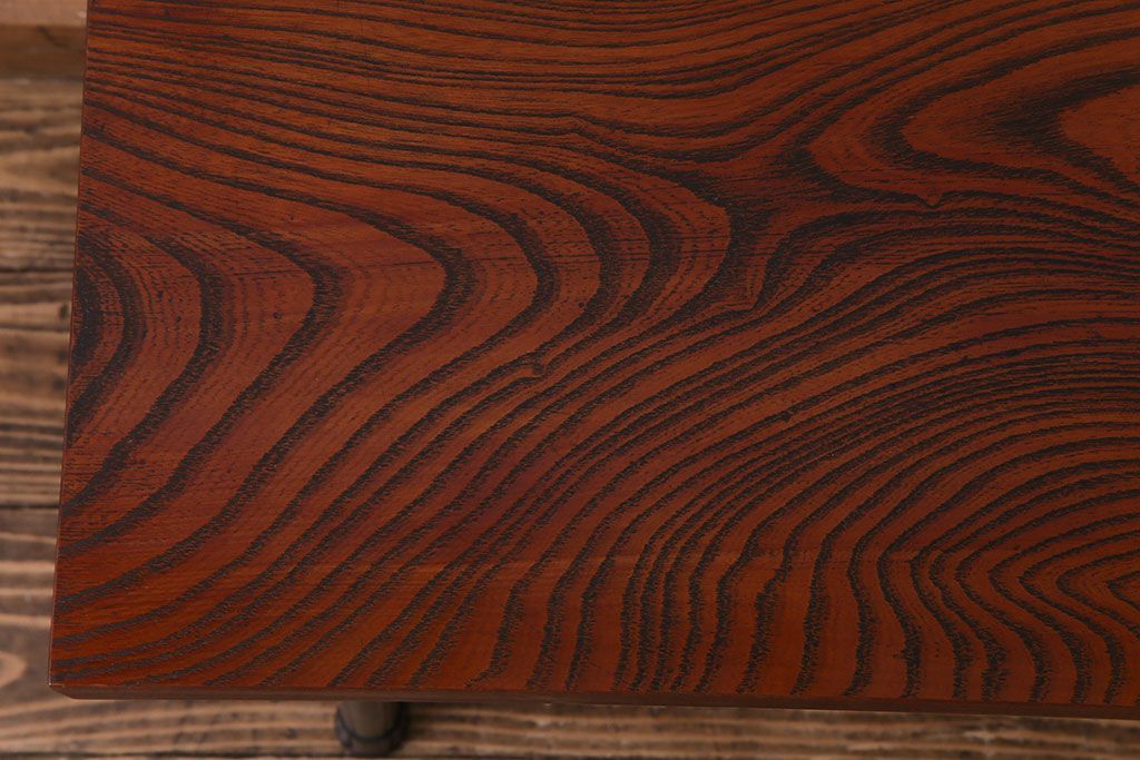 アンティーク雑貨　昭和中期　漆塗り　くっきりとした木目のケヤキ材を使った鉄脚スツール(ベンチ、板座チェア、飾り台)