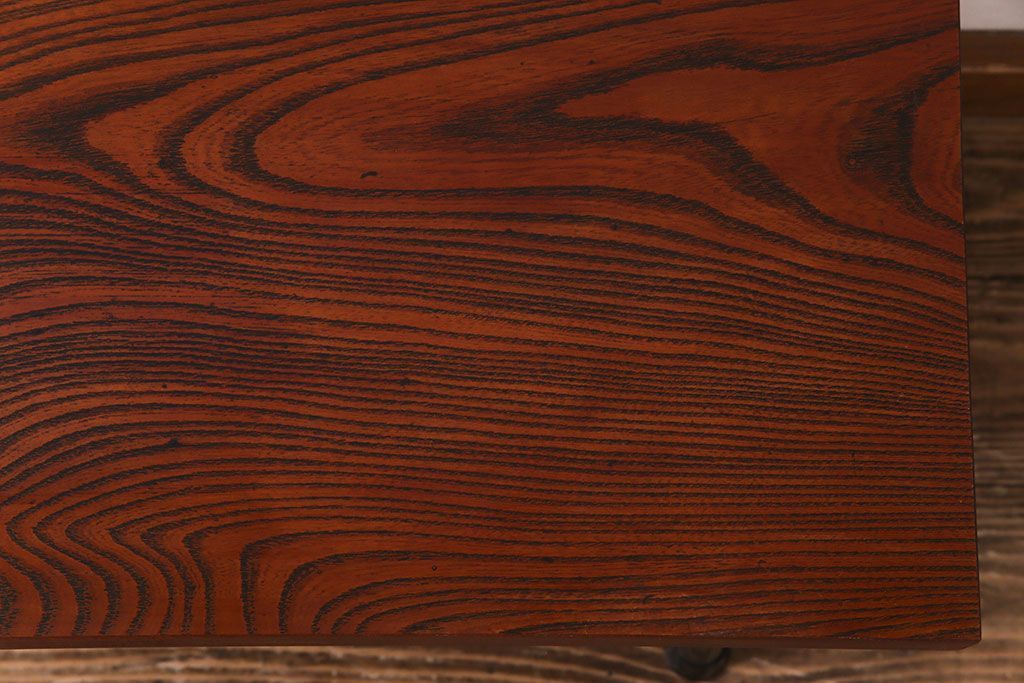 アンティーク雑貨　昭和中期　漆塗り　くっきりとした木目のケヤキ材を使った鉄脚スツール(ベンチ、板座チェア、飾り台)