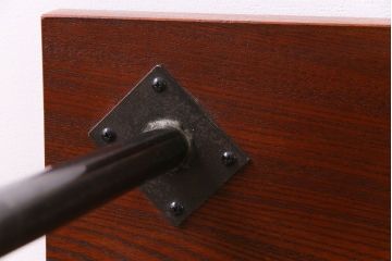 アンティーク雑貨　昭和中期　漆塗り　くっきりとした木目のケヤキ材を使った鉄脚スツール(ベンチ、板座チェア、飾り台)