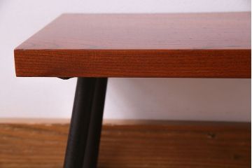 アンティーク雑貨　リメイク品　くっきりとした木目の一枚板を使用した鉄脚ベンチ(飾り台、花台、踏み台)
