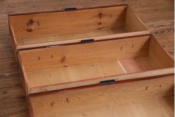 アンティーク家具　和製アンティーク　杉材　巾着金具と漆塗りが魅力の松本箪笥(和タンス、衣装箪笥、整理箪笥)