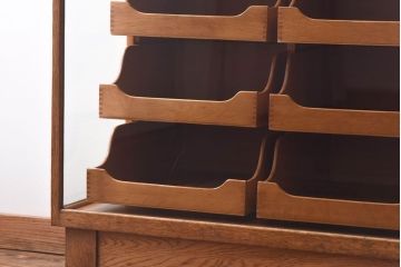 アンティーク家具　イギリスアンティーク　オーク材　味わいのある風合いのシャツケース(ガラスケース、ショーケース)
