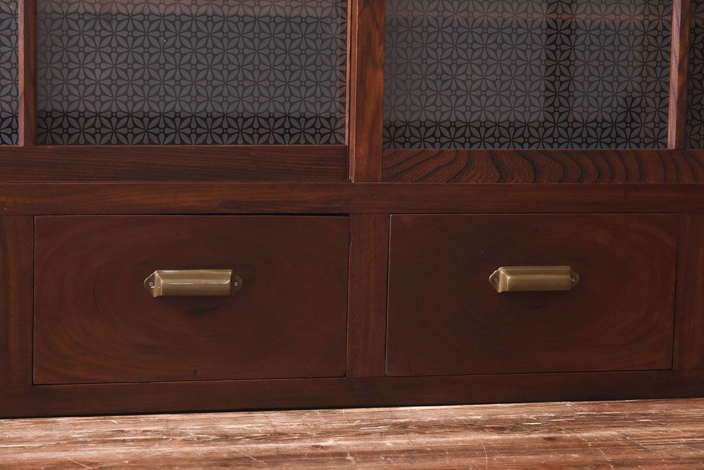 アンティーク家具　和製アンティーク　前面ケヤキ材　花ガラスがおしゃれな重ね収納棚(食器棚、飾り棚)