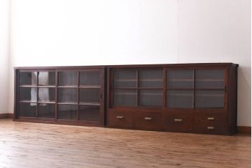 アンティーク家具　和製アンティーク　前面ケヤキ材　花ガラスがおしゃれな重ね収納棚(食器棚、飾り棚)