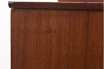 ヴィンテージ家具　ビンテージ　チーク材　シックな取っ手がおしゃれなローボード(リビングボード、キャビネット)