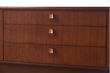 ヴィンテージ家具　ビンテージ　チーク材　シックな取っ手がおしゃれなローボード(リビングボード、キャビネット)