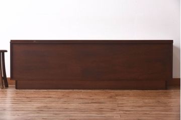 ヴィンテージ家具　ビンテージ　チーク材　シックな取っ手がおしゃれなローボード(リビングボード、キャビネット)