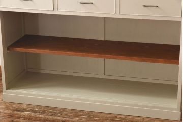 ペイント家具　優しげなアイボリーが可愛らしいカップボード(食器棚、飾り棚、キャビネット)