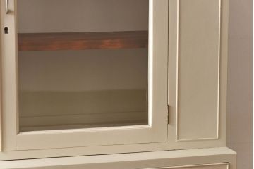 ペイント家具　優しげなアイボリーが可愛らしいカップボード(食器棚、飾り棚、キャビネット)