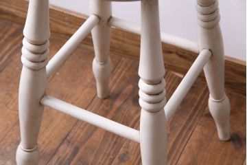 アンティーク雑貨　イギリスアンティーク　ナチュラルテイストにぴったりなペイントスツール(花台)(1)