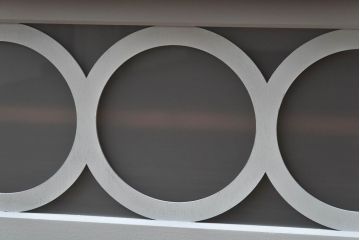 ラフジュ工房オリジナル　ペイント　丸いデザインでレトロな雰囲気漂うリメイクローボード(収納棚、リビングボード)