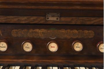 アンティーク雑貨　ジャンク品　YAMAHA(ヤマハ、日本楽器)　ナラ材製　ノスタルジックな佇まいのオルガン