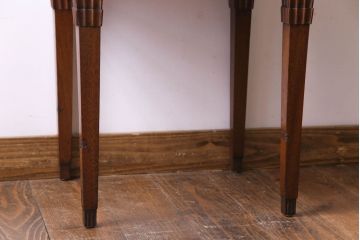 アンティーク家具　イギリスアンティーク　ウォールナット材　バーズアイが美しいアールデコ調のサイドキャビネット(収納棚、リビングボード、サイドテーブル)