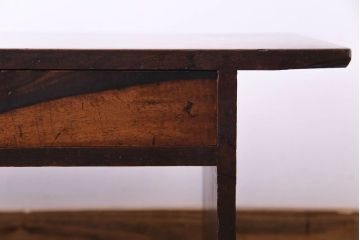 アンティーク家具　和製アンティーク　天板一枚板　前板に黒柿材を使用したいぶし銀の趣きあふれる文机(ローテーブル)