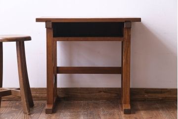 レトロ家具　昭和レトロ　素朴な味わいの学校の木製デスク(平机、在宅ワーク、在宅用学習机)
