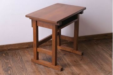 レトロ家具　昭和レトロ　素朴な味わいの学校の木製デスク(平机、在宅ワーク、在宅用学習机)