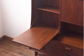 G-PLAN(ジープラン)　Brasilia(ブラジリア)　北欧家具　チーク材　美しいフォルムのサイドボード(サイドキャビネット)(1)