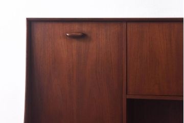 G-PLAN(ジープラン)　Brasilia(ブラジリア)　北欧家具　チーク材　美しいフォルムのサイドボード(サイドキャビネット)(1)
