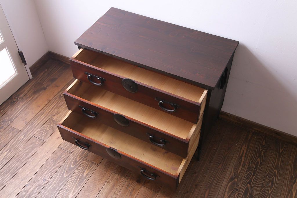 アンティーク家具　リメイク品　シンプルな丸金具が魅力の鉄脚付き時代箪笥ローボード(ローチェスト、リビングボード)