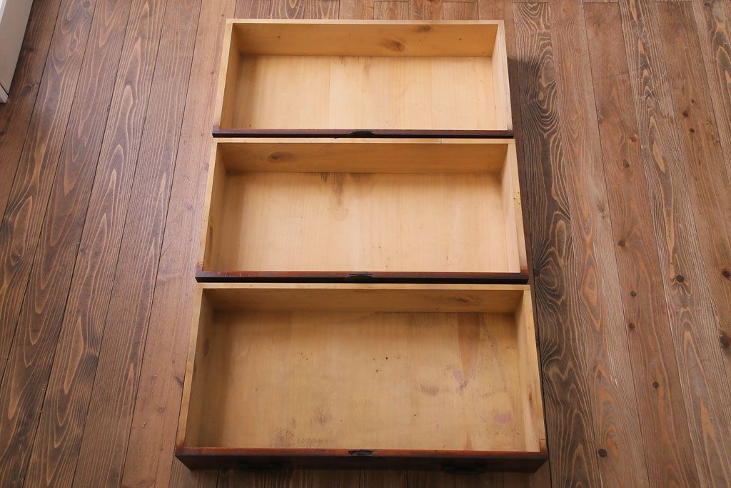 アンティーク家具　リメイク品　シンプルな丸金具が魅力の鉄脚付き時代箪笥ローボード(ローチェスト、リビングボード)