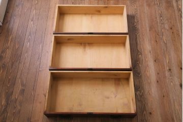 アンティーク家具　リメイク品　シンプルな丸金具が魅力の鉄脚付き時代箪笥ローボード(ローチェスト、リビングボード)