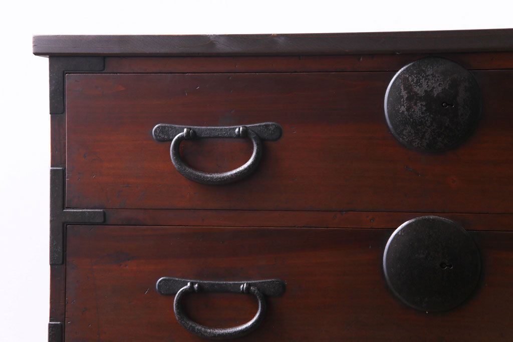 アンティーク家具　リメイク品　シンプルな丸金具が魅力の鉄脚付き時代箪笥ローボード(ローチェスト、リビングボード)