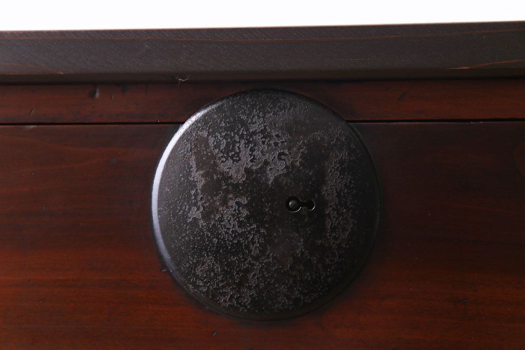 アンティーク家具　リメイク品　シンプルな丸金具が魅力の鉄脚付き時代箪笥ローボード(ローチェスト、リビングボード)