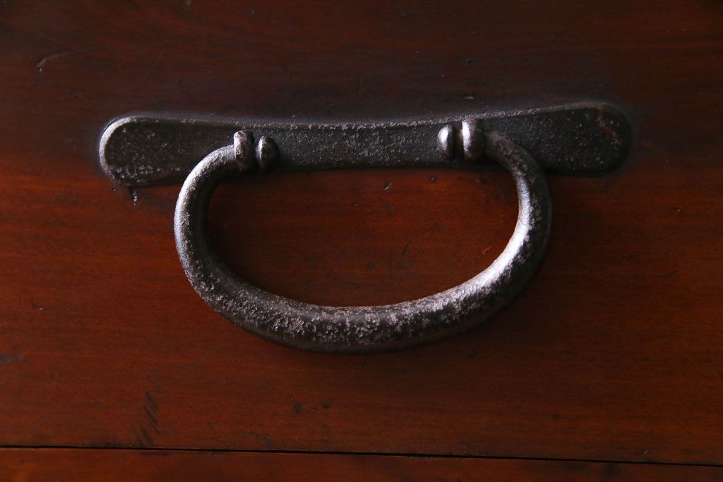 アンティーク家具　リメイク品　シンプルな丸金具が魅力の鉄脚付き時代箪笥ローボード(ローチェスト、リビングボード)