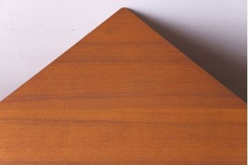 北欧家具　ビンテージ　G-PLAN(ジープラン)　チーク材の柔らかな雰囲気が魅力のコーナーキャビネット(サイドボード)