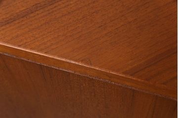 北欧家具　ビンテージ　G-PLAN(ジープラン)　チーク材の柔らかな雰囲気が魅力のコーナーキャビネット(サイドボード)