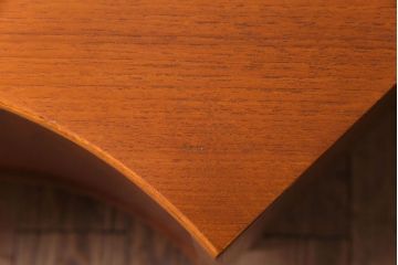 北欧家具　ビンテージ　G-PLAN(ジープラン)　チーク材の柔らかな雰囲気が魅力のコーナーキャビネット(サイドボード)