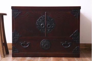 中古美品　伝統民芸家具　岩谷堂　桐紋　杢目と金具が存在感を放つ箪笥ローボード(テレビボード、戸棚)