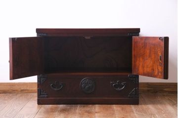 中古美品　伝統民芸家具　岩谷堂　桐紋　杢目と金具が存在感を放つ箪笥ローボード(テレビボード、戸棚)