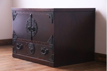 中古美品　伝統民芸家具　岩谷堂　桐紋　杢目と金具が存在感を放つ箪笥ローボード(テレビボード、戸棚)